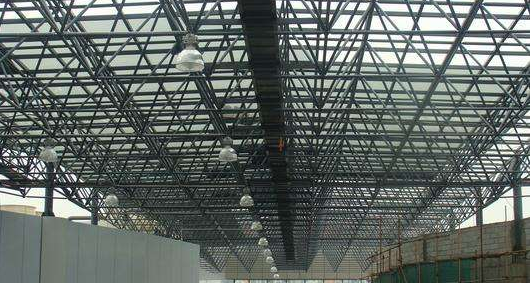 松滋听网架公司的名目师阐述其网架的季节个性